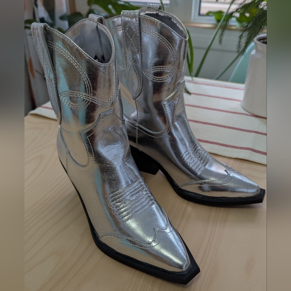 NEW BELLINI Silver Cowboy Boots